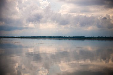 Gölde gün batımı
