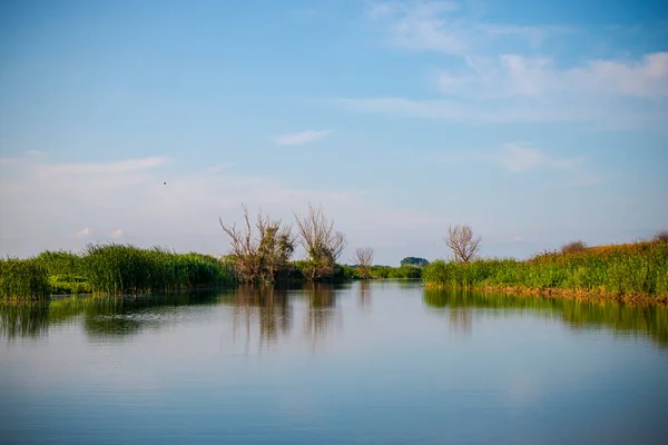 Landschap Met Rivier Wolken — Stockfoto