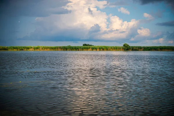 Weergave Van Reflectie Vijver Met Prachtig Landschap Wolken — Stockfoto