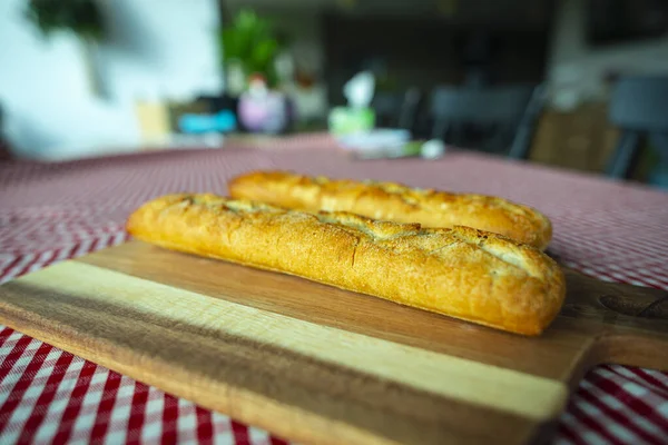 Pão Fresco Assado Mesa — Fotografia de Stock