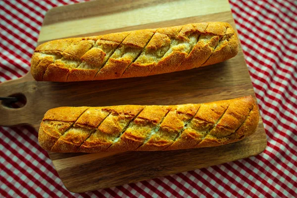 Gustose Baguette Sul Tagliere Primo Piano — Foto Stock