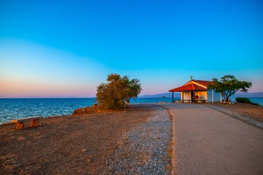 Sahilde gün batımı