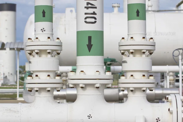 Steel pipes in crude oil factory — Stock Photo, Image