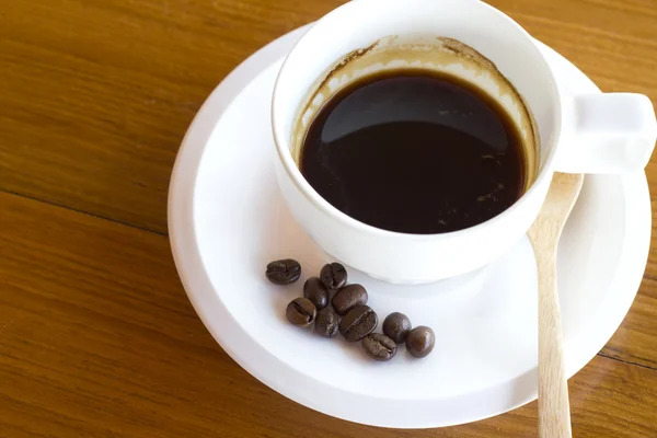 Tasse à café sur une table en bois — Photo