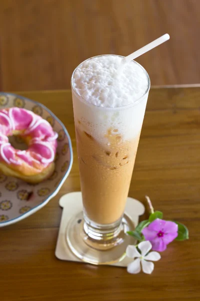 A glass of milk tea and donut — Stock Photo, Image