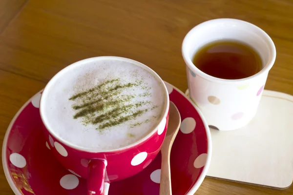 Matcha Latte kopje groene thee op houten — Stockfoto