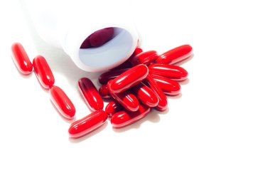 kırmızı hapı ve hap şişesi üzerinde beyaz