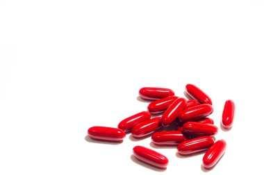 kırmızı hapı ve hap şişesi üzerinde beyaz