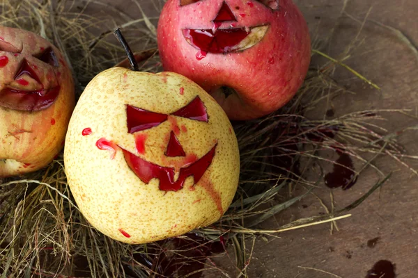 Chinese pear and apple for halloween on hay — Stock Photo, Image