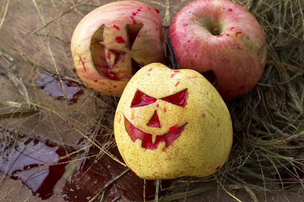 Chinese pear and apple for halloween on hay — Stock Photo, Image