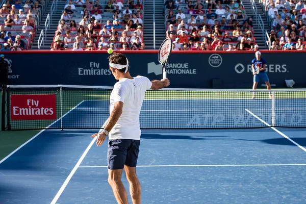 Roger Federer, aan het oefenen tijdens de Roger Cup — Stockfoto