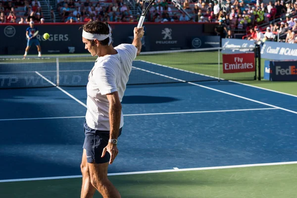 Roger Federer, cvičí během Rogerského poháru — Stock fotografie