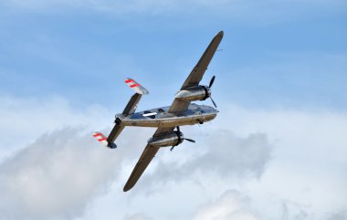 Uçuş eski bombardıman uçağı