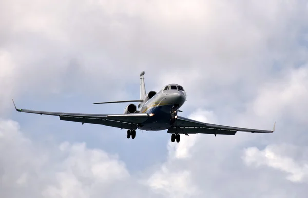 Corporate jet landing — Stockfoto