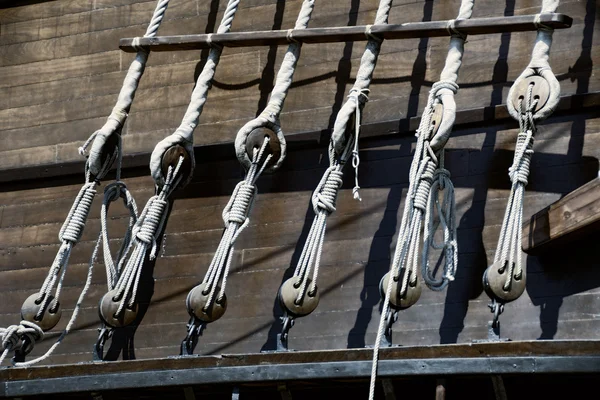 Old ropes on a ship — Stock Photo, Image