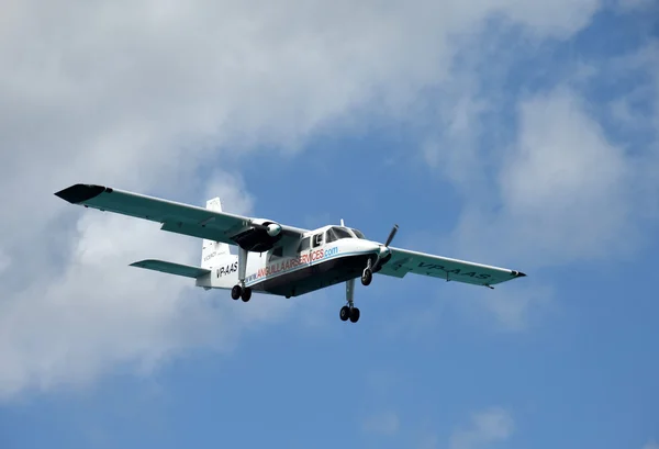 Anguilla lufttrafik propeller flygplan — Stockfoto