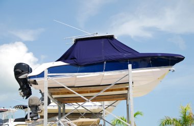 Motorlu tekne marina