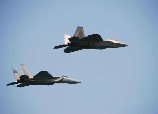 F-15 and F-22 fighter in formaation — Stock Photo, Image