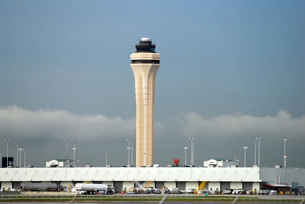 Torre moderna do aeroporto — Fotografia de Stock