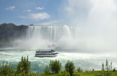 Niagara Falls yakınındaki tur tekne