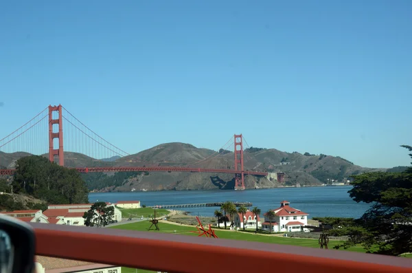 Jízdy v blízkosti Golden gate Bridge — Stock fotografie