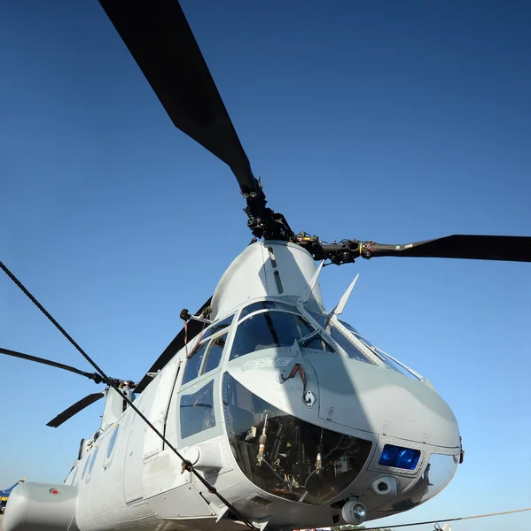 Vista de primer plano del helicóptero militar — Foto de Stock
