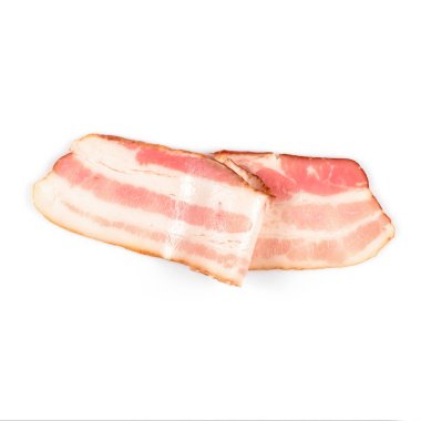 Rasher ya da dilimlenmiş domuz pastırması pişirmeye hazır. Bir parça domuz eti beyaz arka planda izole edilmiş, yakın plan..
