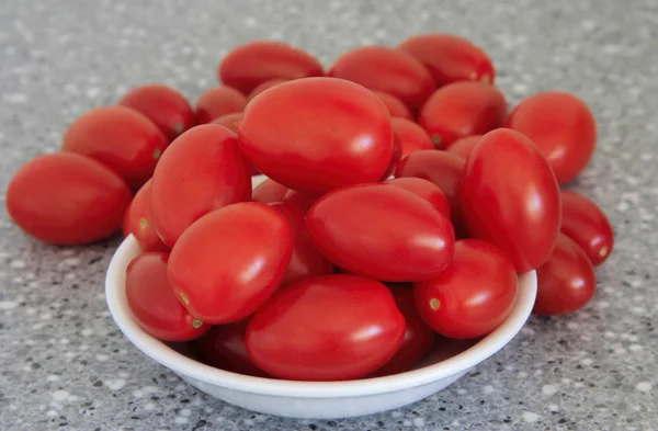 En skål med Roma tomater — Stockfoto