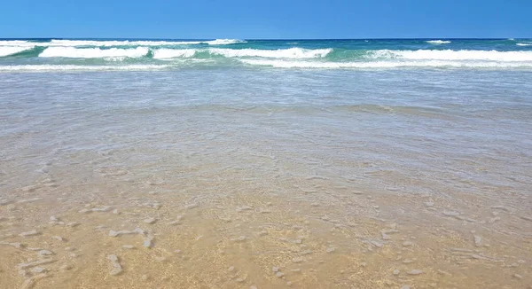 Mirando Directamente Las Hermosas Aguas Azules Tropicales Del Océano — Foto de Stock