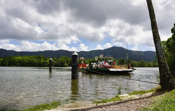 Kuzey Queenland Avustralya Daki Daintree Nehri Nden Geçen Feribot — Stok fotoğraf