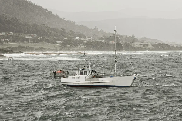 Barco em uma tempestade — Fotografia de Stock