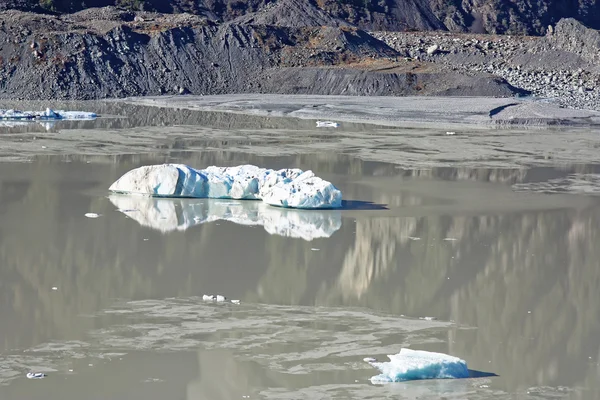 Floating ice berg — Stock Photo, Image