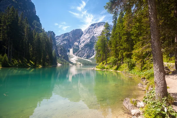 Sjön Braies Med Turist Väg Dolomiterna Italien — Stockfoto