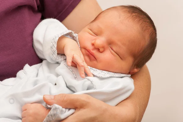 Hermoso bebé recién nacido — Foto de Stock