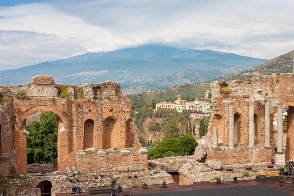 Antico Anfiteatro Greco Romano Con Vulcano Etna Alle Spalle Nella — Foto Stock
