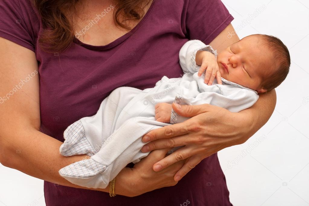 Sleeping newborn in his mother's arms — Stock Photo ...