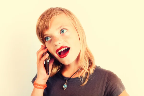 Girl using smartphone — Stock Photo, Image