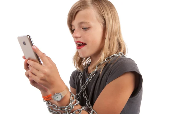 Smaptphone ve zincir ile telefon bağımlısı çocuk