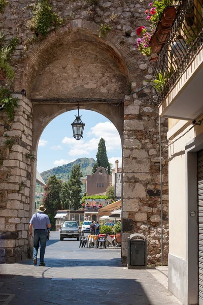 Městská brána v Taormina — Stock fotografie