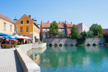 Tapolca şehri Balaton Gölü yakınlarında.