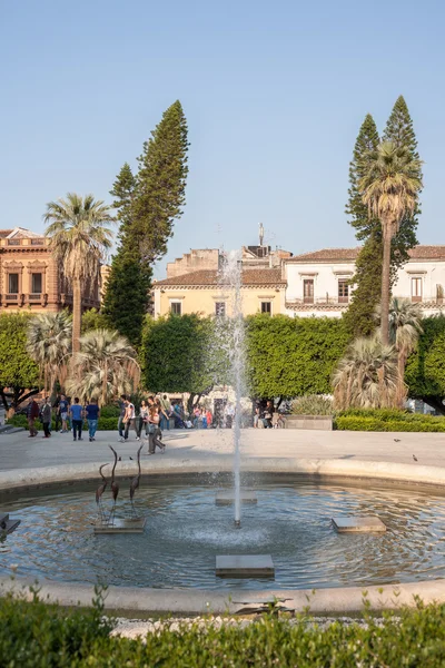 Fontana nel parco pubblico di Villa Bellini — Foto Stock