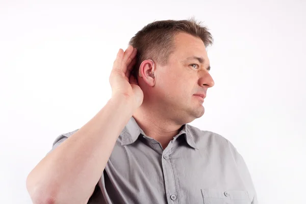 男は身に着けている補聴器 — ストック写真