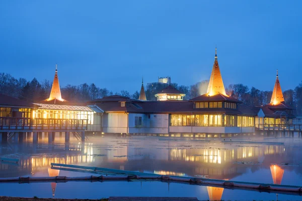 Terme di Heviz di notte — Foto Stock