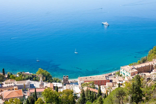 Taormina s mořem od Castelmola — Stock fotografie