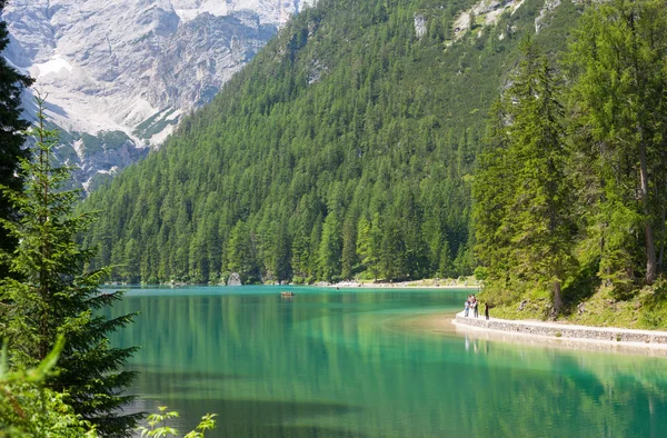 Озеро Braies у регіоні Доломітові Альпи — стокове фото