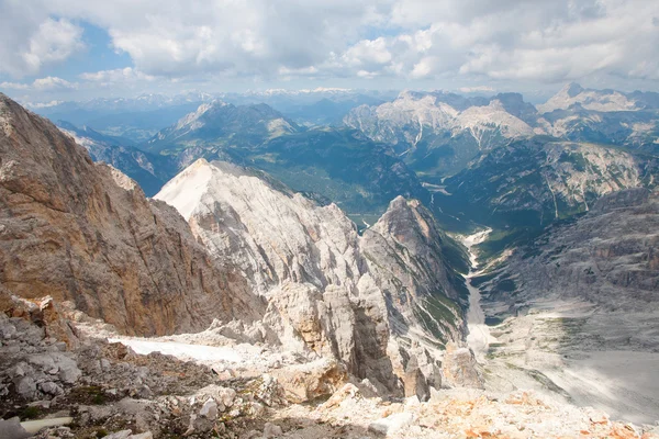 Picos de montanha em Dolomitas — Fotografia de Stock