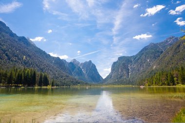 Panoramik göl Dobbiaco