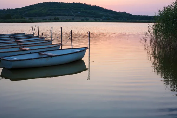 日落之后的湖 — 图库照片