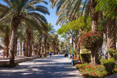 Eilat, İsrail - 11 Şubat 2016: Central promenade ath Eilat - Israe rekreasyon şehirde Beach'de