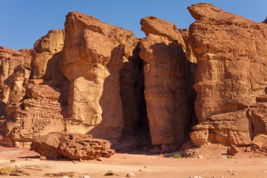 Ünlü Solomonlar ayağı - Timna Park Eilat, İsrail yakın jeolojik cazibe kumtaşı. Geçmiş ve Hathor tapınağın ilk bakır madenlerinde burada olduğunu